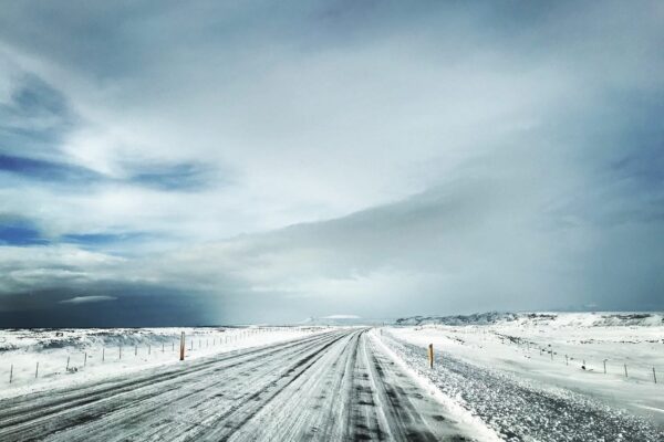 Route enniegée en Islande